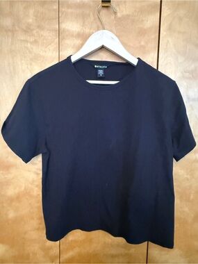 Athleta Crewneck Cropped Black T-shirt  Womens Size Medium